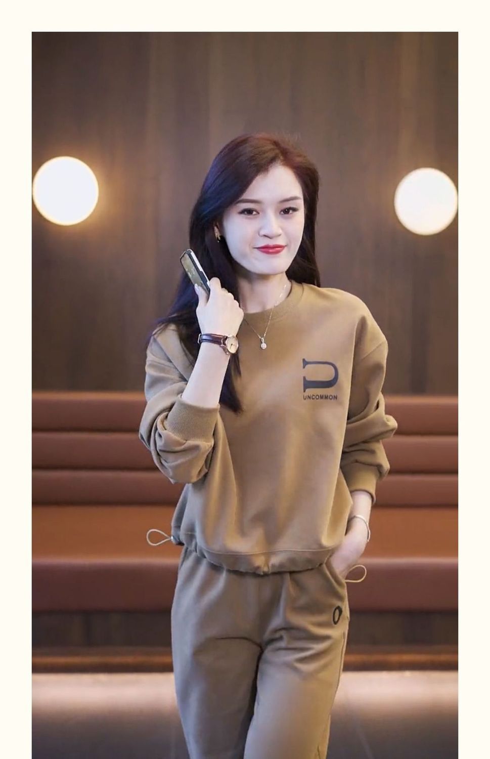 "Conjunto deportivo informal para mujer: sudadera con capucha y pantalones deportivos de estilo coreano (caqui/burdeos/negro)"_voghion.com