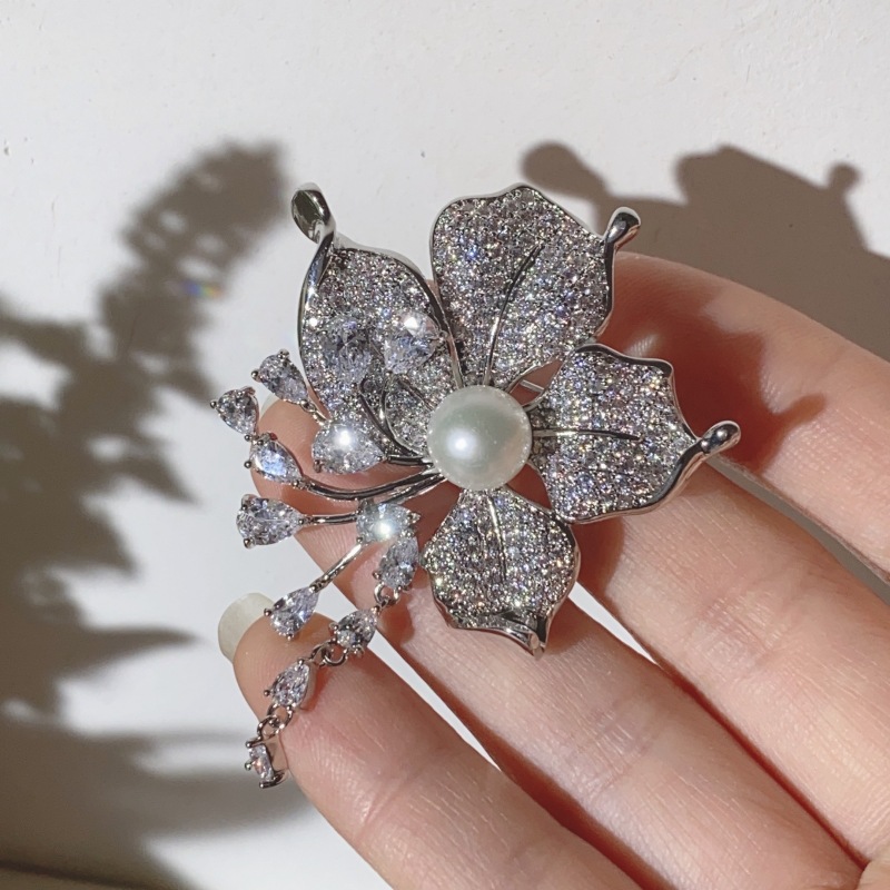Thousand Family Silver Elegant Evening Dress Flower Brooch Tassel Zircon Pearl Pin Internet Popular Street Photograph Fashion Corsage