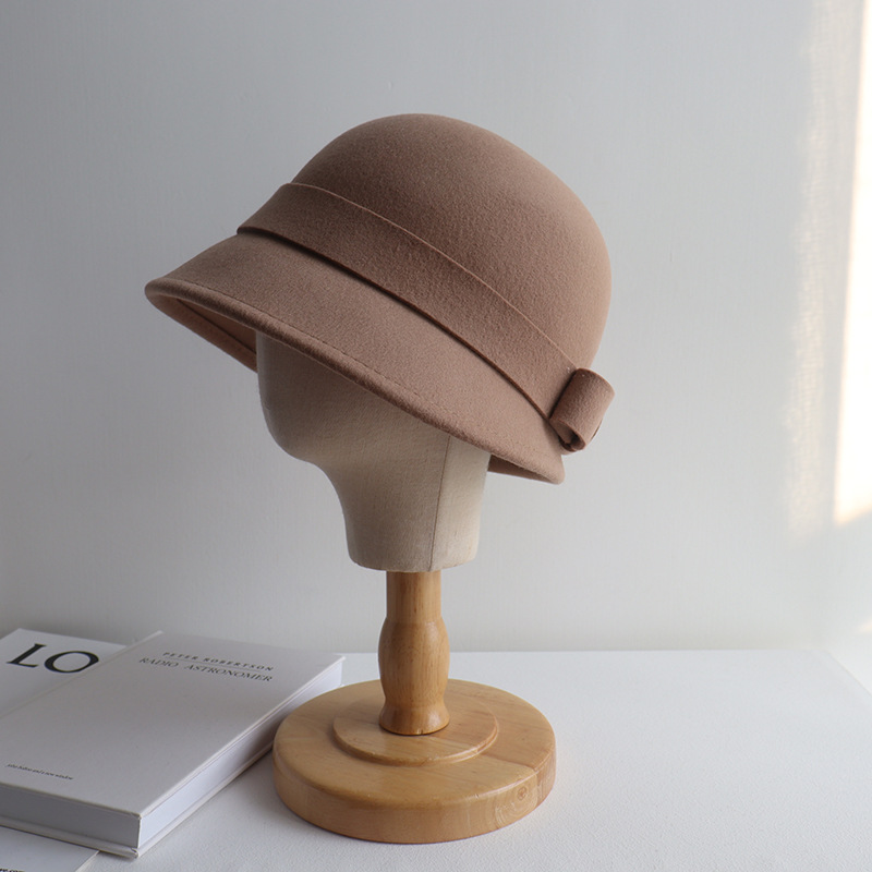 Estilo francés poco Hepburn frente Largo trasero corto arco sombrero de lana pescador cuenca sombrero blanco crema pequeño ala sombrero femenino