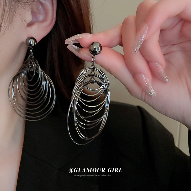Pendientes de círculo de estilo de metal de moda diseño personalizado de alta calidad pendientes europeos y americanos exagerados elegantes al por mayor