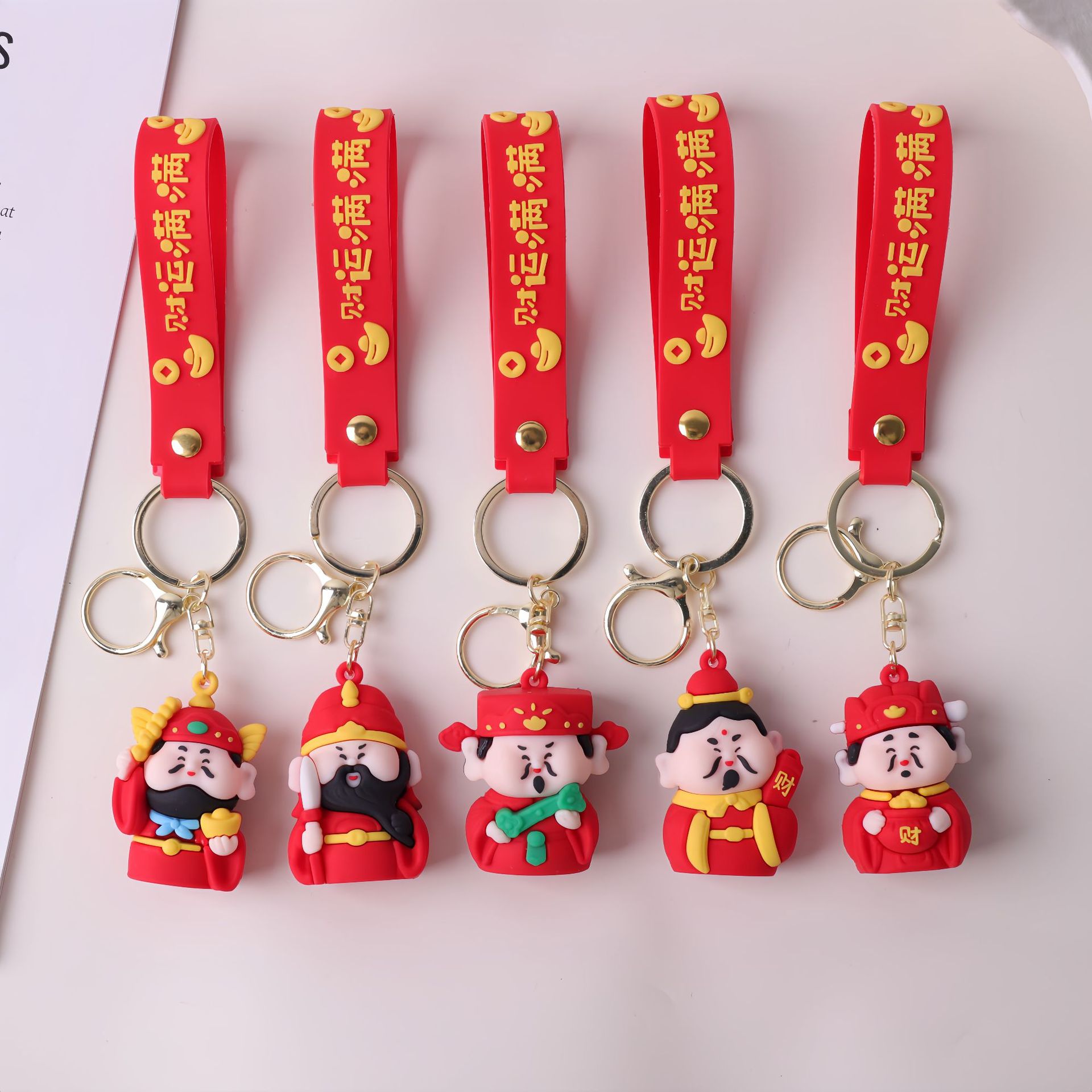 Nuevos cinco llaveros de Año Nuevo colgantes de muñecas de fortuna accesorios creativos bolsos escolares colgantes al por mayor