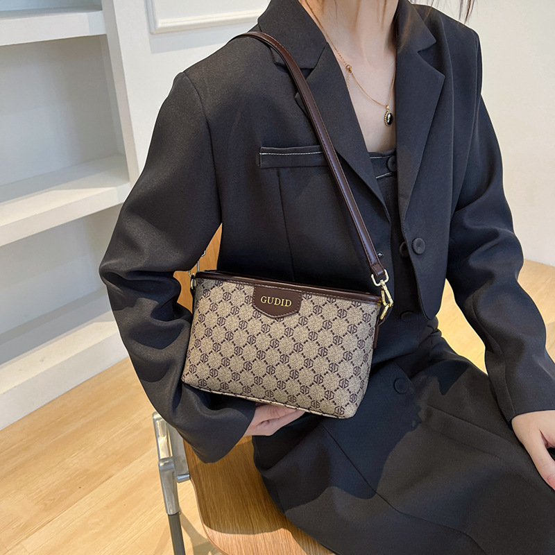 女性のショルダーバッグは日常的に春と秋の新型PUの斜め掛けのカバンのファッション的な古い花のアルファベットの女性のカバンの卸売りを組み合わせます。|undefined
