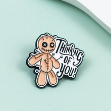 欧美跨境恐怖木偶人胸针个性英文字母服饰领针卡通背包固定配饰