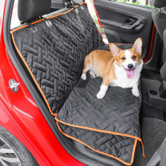 アマゾンの爆発的なペットの車のマット犬のサッカーの紋様の防水の車のマットの車の後部の座布団の人のペットの両用