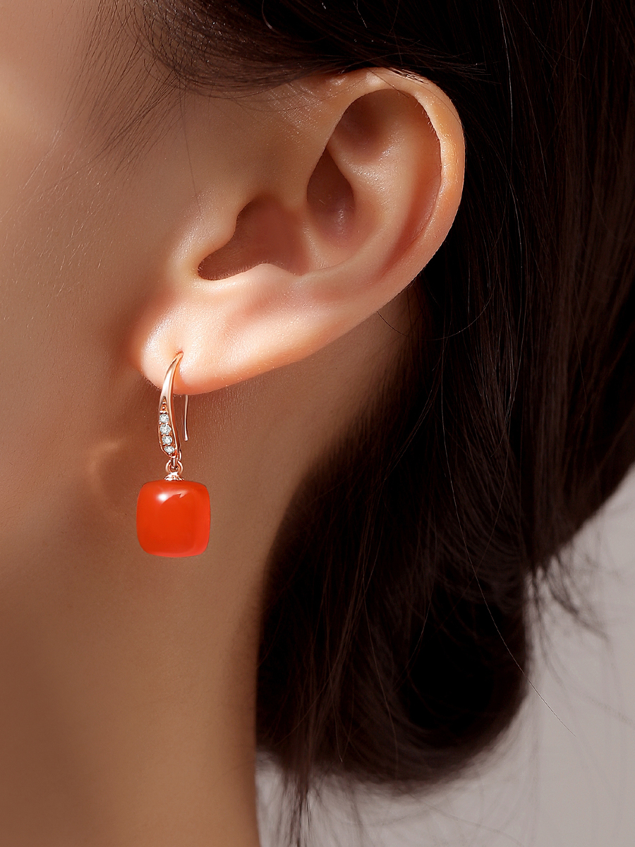 바오산 사우스 레드 귀걸이 여성 설탕 감 붉은 귀걸이  9 개의 보라색 화재 천연 마노 귀걸이