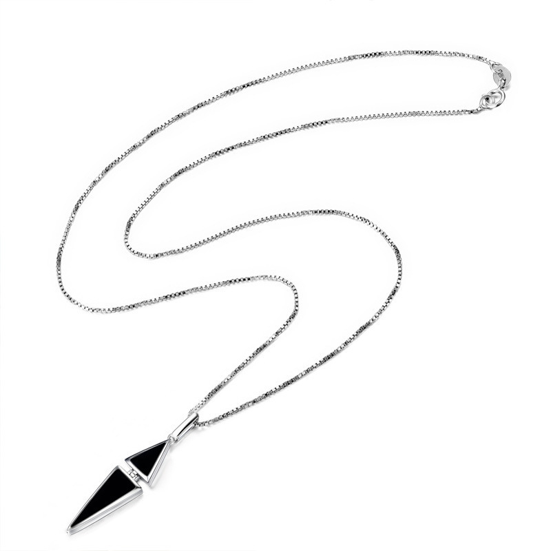 S925 plata esterlina triángulo colgante de diamante femenino versión coreana simple negro goteo colgante de plata un colgante de cabello