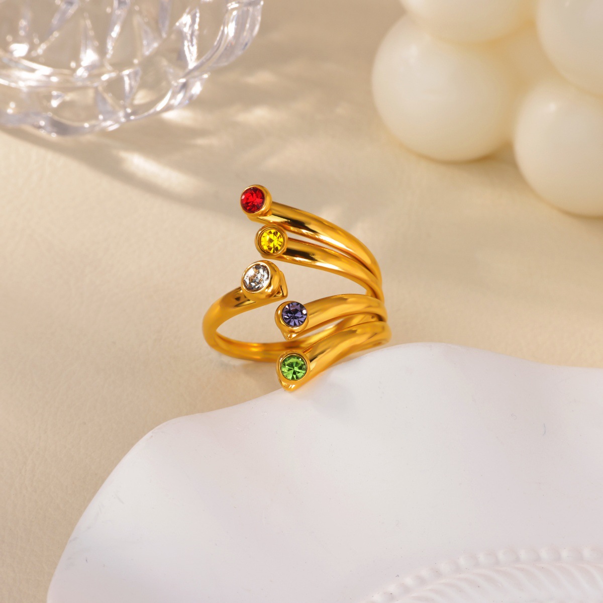 Anello di design scintillante da donna elegante e confortevole_voghion.com
