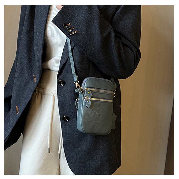 Women's Solid Color Genuine Leather Zipper Phone Wallets display picture 13