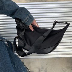 簡約休閒斜挎包包女2022潮新款大容量單肩包pu拼接尼龍布新月包潮