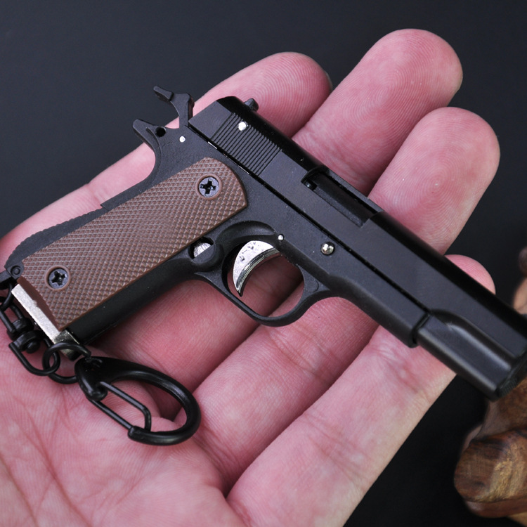 1:3 Colt 1911.jpg
