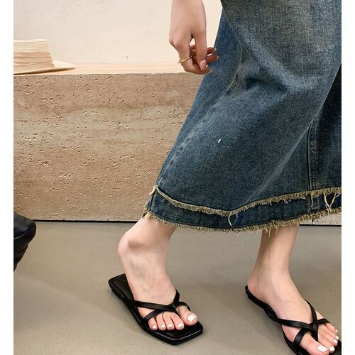 Flat sole toe post sandals for women, outdoor wear, 2025 summer new simple and elegant Korean style square head beach sandals