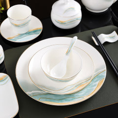 星のホテルの商用高級陶磁器は台の食器を並べてセットします。