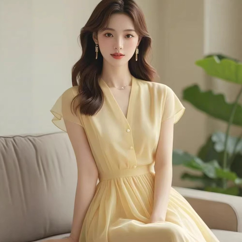 French-Style Gentle Yellow Dress, 2026 Summer New Model, Waist-Cinching, Slimming, Elegant Chiffon Dress for Formal Occasions