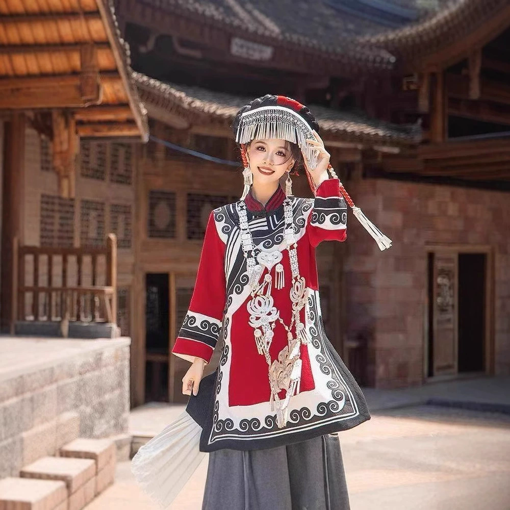 Фото этнического стиля 2025: новый дизайн этнической одежды Yi, древний стиль, нишевый ретро-костюм для девушек на каждый день.