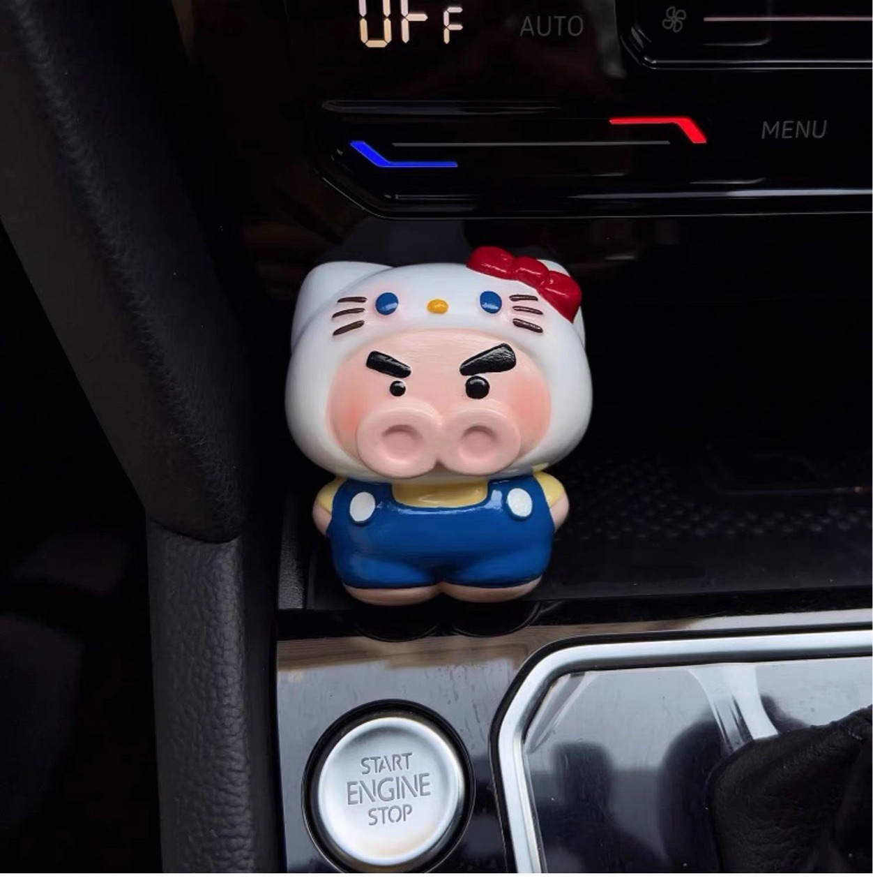Cartoon pig car air freshener, KT cat car air vent accessory, decorative perfume ornament, diffuser stone, cute cross-border product