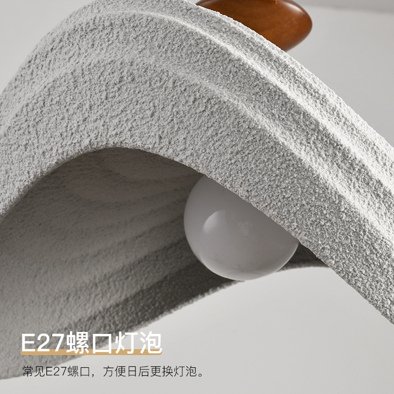 Diseñador nórdico lámpara de mesa de comedor de viento crema lámpara de sala de estar de vivienda moderna y simple tienda de ropa escalera lámpara