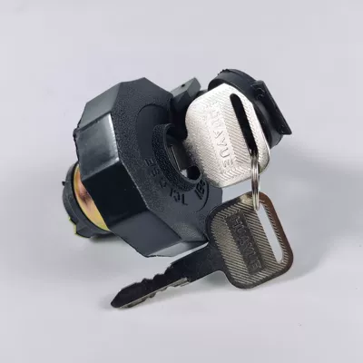 Suitable for Isuzu Jiangling Qingling Emperor Light Truck Auto Parts Xinshunda 100P600P Kaiyun Fuel Tank Cap