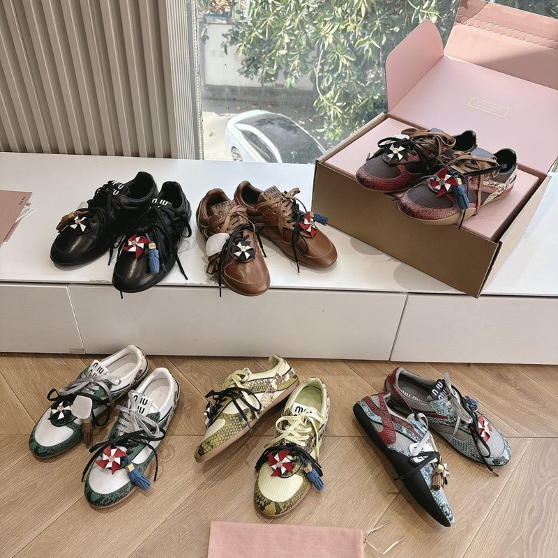 戸棚級 ~ トップ商品のiu家徳訓靴女蛇紋混色真皮2025新型ファッションカップル運動レジャー靴|undefined