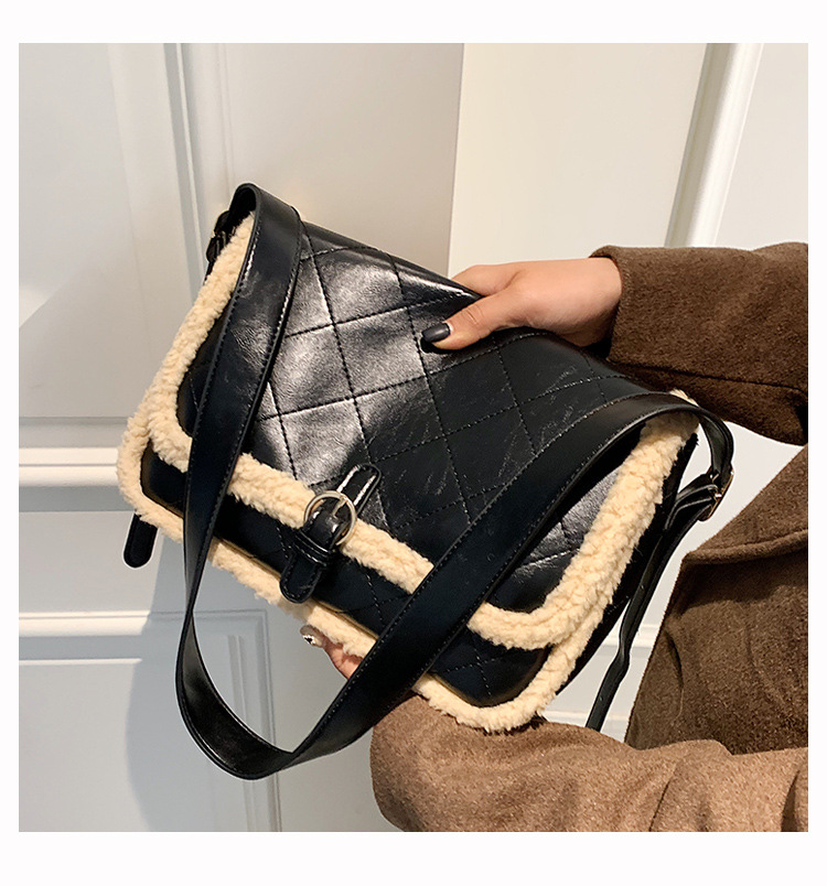 Plush Oily Leather Big Bag For Women 2021 Autumn And Winter New Crossbody Bag Texture Western Style Rhombus Plaid Shoulder Bag Underarm Bag display picture 3