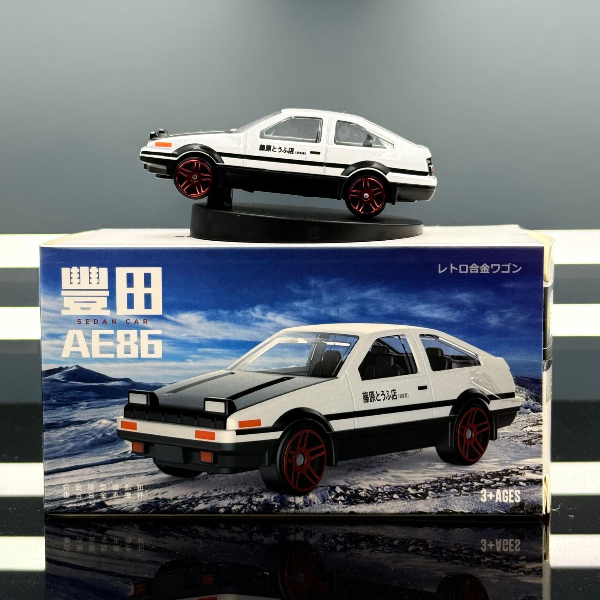 폭발 AE86 드리프트 자동차 회전 장식품 합금 자동차 모델 센터 콘솔 하이 엔드 자동차 펜던트 장식품 도매