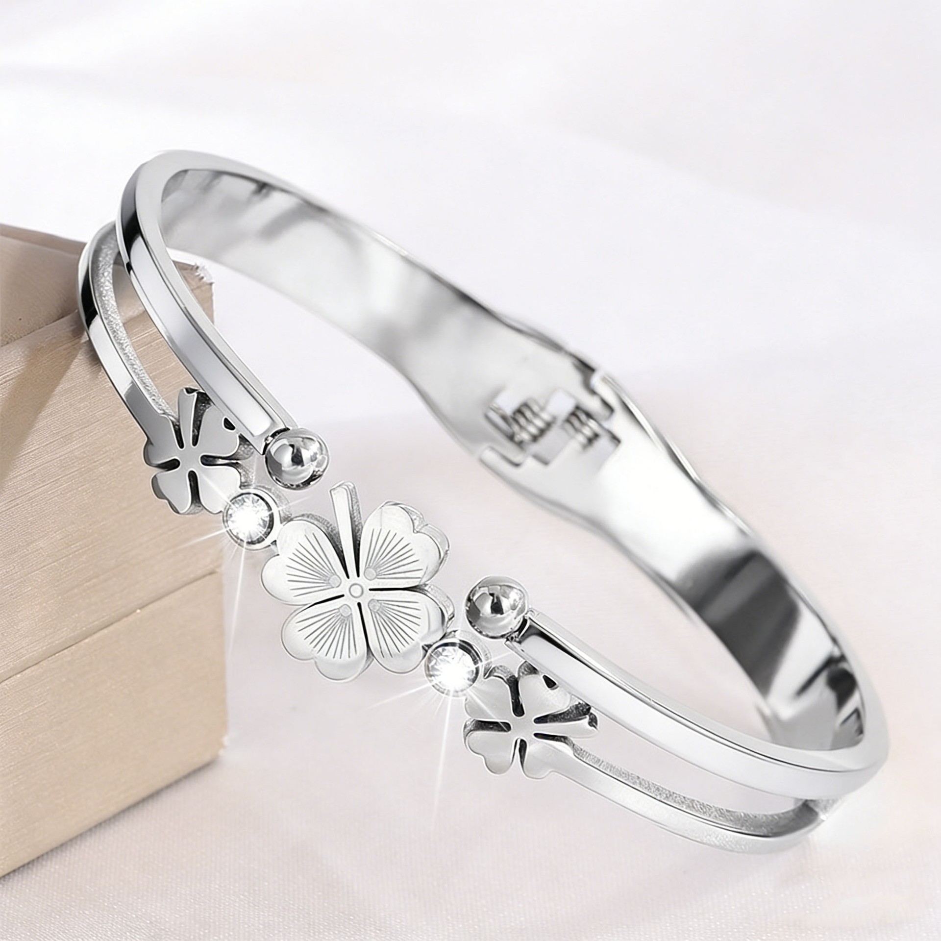 【140】Silver four-leaf clover bracelet