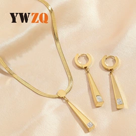 戒指;吊坠;手镯