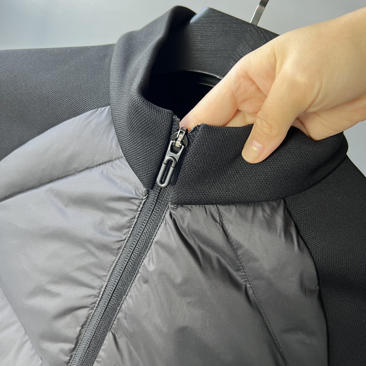 Men's Water-resistant White Duck Down Jacket With Stand Collar_voghion.com