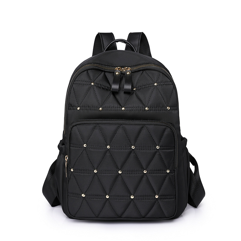 2023 nueva mochila casual para mujer de nailon moda simple y ligera remache mochila de viaje mochila escolar al por mayor