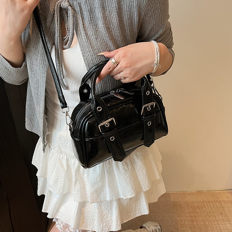 Bolso de bolos portátil para mujer 2025 nuevo bolso de almohada de nicho coreano de moda bolso de mensajero de hombro con ins de todo fósforo