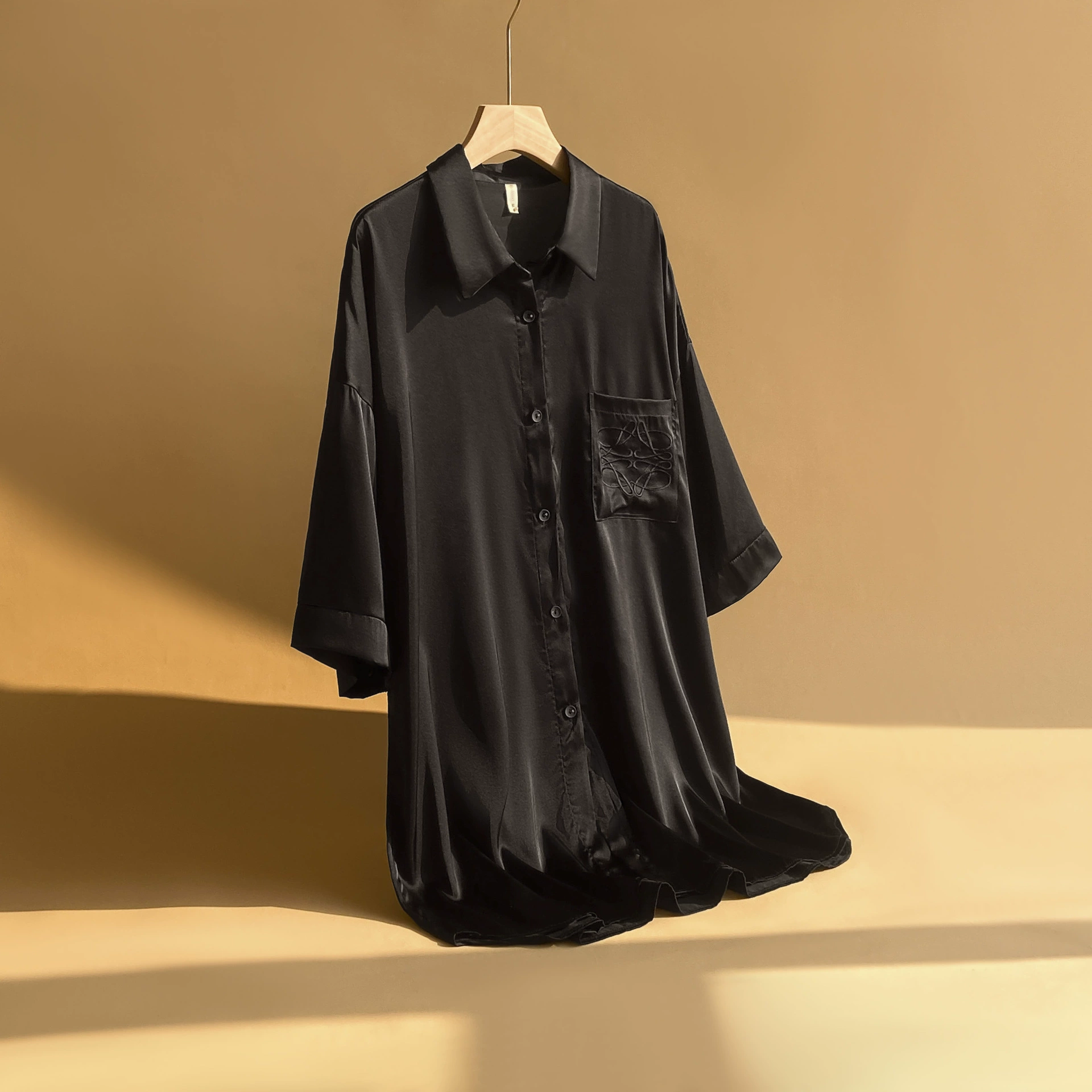 Весной и летом новый сексуальный лед шелковая ночная рубашка женский продвинутый смысл симулятор шелковый парень ветер рубашка пижама