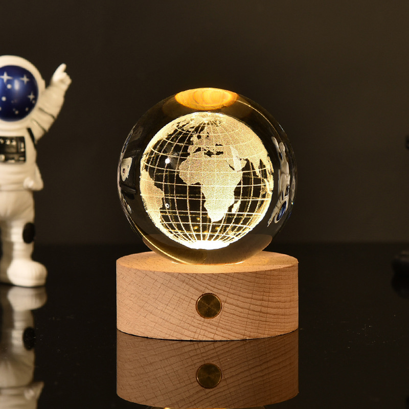 Lámpara decorativa con bola de cristal 3D | Luz nocturna LED con base de madera y grabado de galaxia o luna