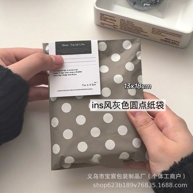 High-value gray polka dot paper bag ins wind-out card packaging gift bag hand account no material packaging cold wind packaging High-value gray polka dot paper bag ins wind-out card packaging gift bag hand account no material packaging cold wind packaging
