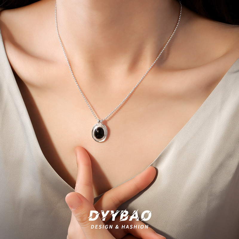 Black Agate Oval Pendant Necklace In Pure Silver Minimalist Style_voghion.com