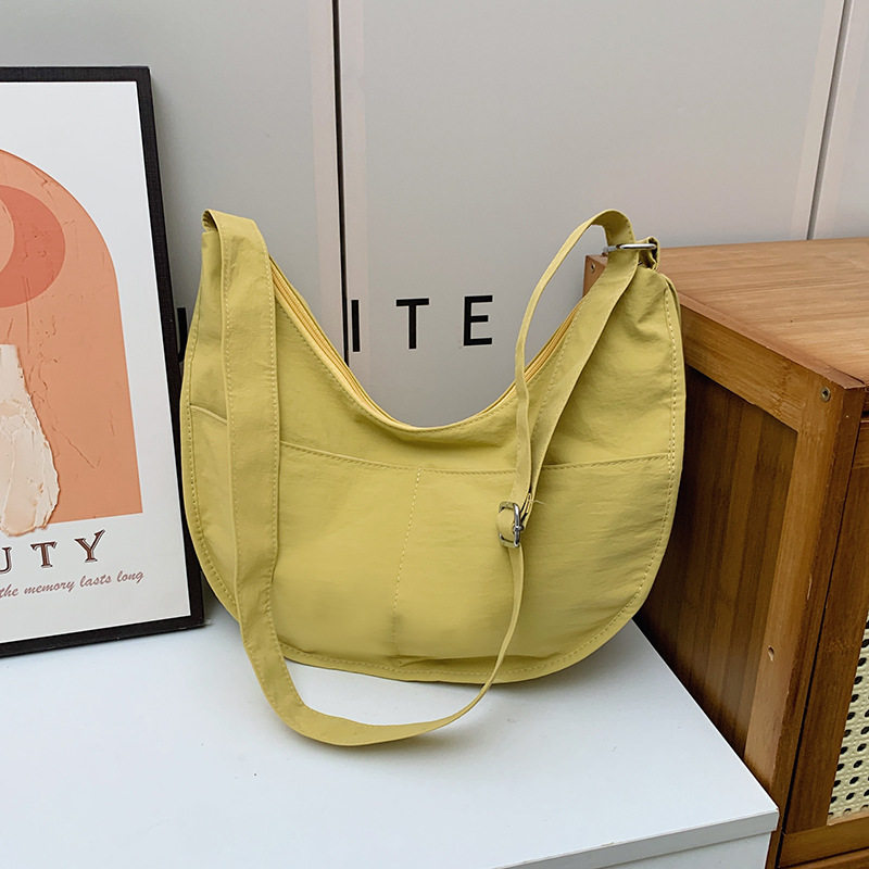 Bolsa de hombro coreana para niños y niñas de color sólido de gran capacidad bolsas de饺os para niños 2025 nuevas bolsas para niños con colgantes