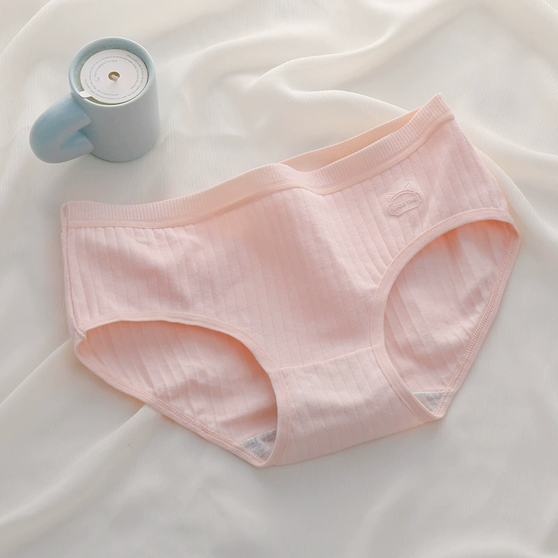 Удобное underwear средней посадки из хлопка в мягких цветах — идеальное повседневное и расслабляющее белье.