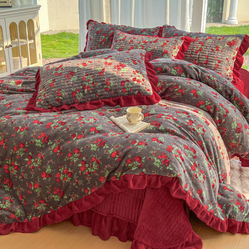 Nordic French Vintage Boho French-style Vintage Milk Bedspread Lace Trim, Four-piece Set For Winter Weddings, Red Coral Velvet Duvet Cover With_voghion.com