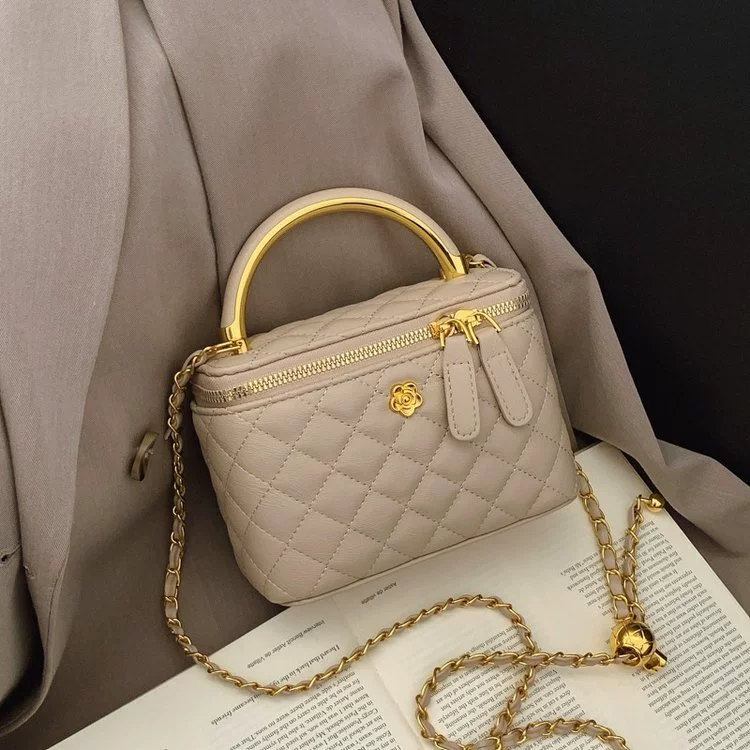Retro Quilted Shoulder Bag, One-Shoulder Diamond Pattern, Top Handle & Chain Strap, 18.5×9.4 cm