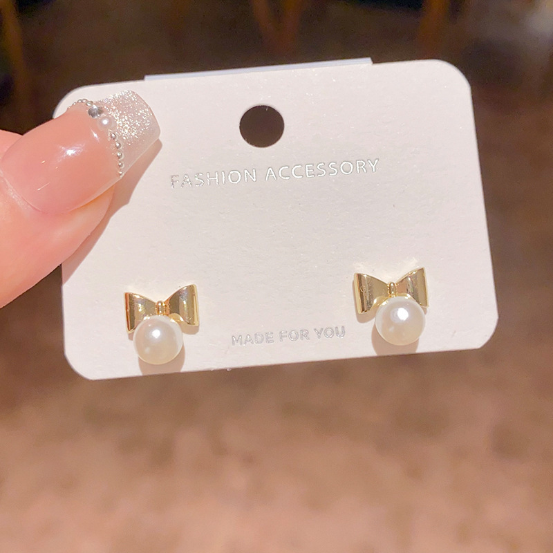 S925 aguja de plata Sen pequeñas flores frescas pendientes de orejas de vacaciones mujeres lujo ligero nicho alta sensación pendientes de perlas