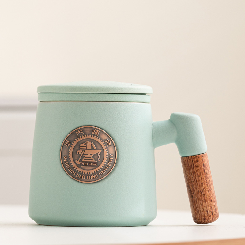 Taza de cerámica famosa escuela taza de filtro taza de marca taza de metal bronce relieve impresión LOGO taza de agua taza con tapa caja de regalo