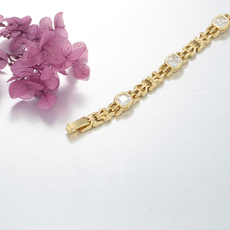 Xuping Europa y los Estados Unidos transfronterizos geometría cuadrada hueco pulsera de aleación de cobre chapado 14k color nicho personalidad joyería al por mayor mujeres