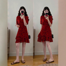 2025年大码女装法式红色气质碎花连衣裙胖MM夏季漂亮短裙藏肉显瘦
