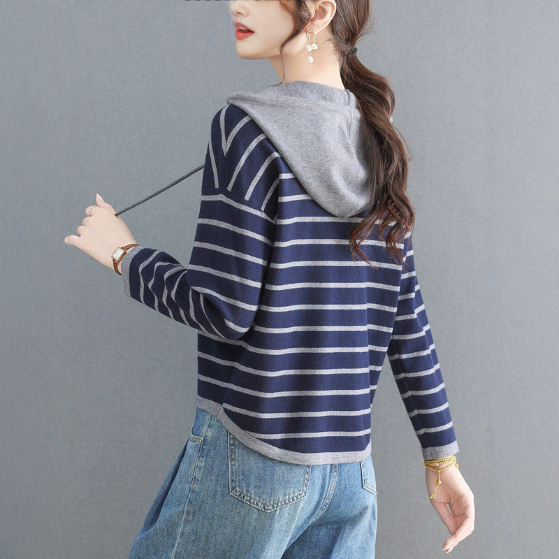 Striped Hooded Pullover Sweatshirt for Women, Early Spring New Fashion, High-End Style, Petite Base Layer Top, Trendy Sweater