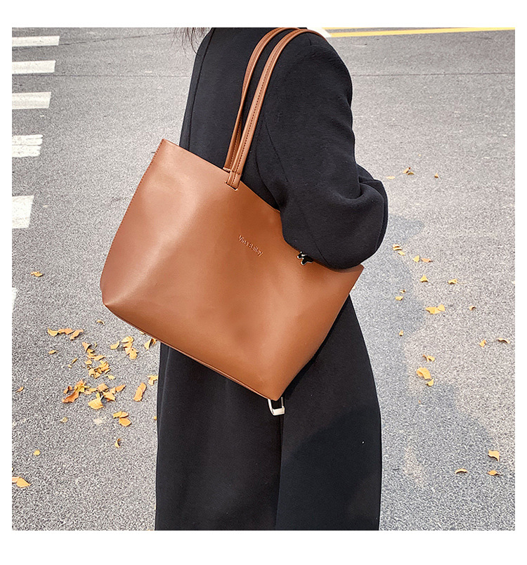 Large-capacity Retro All-match Shoulder 2021 New High-end Sense Of Atmosphere Tote Bag display picture 4