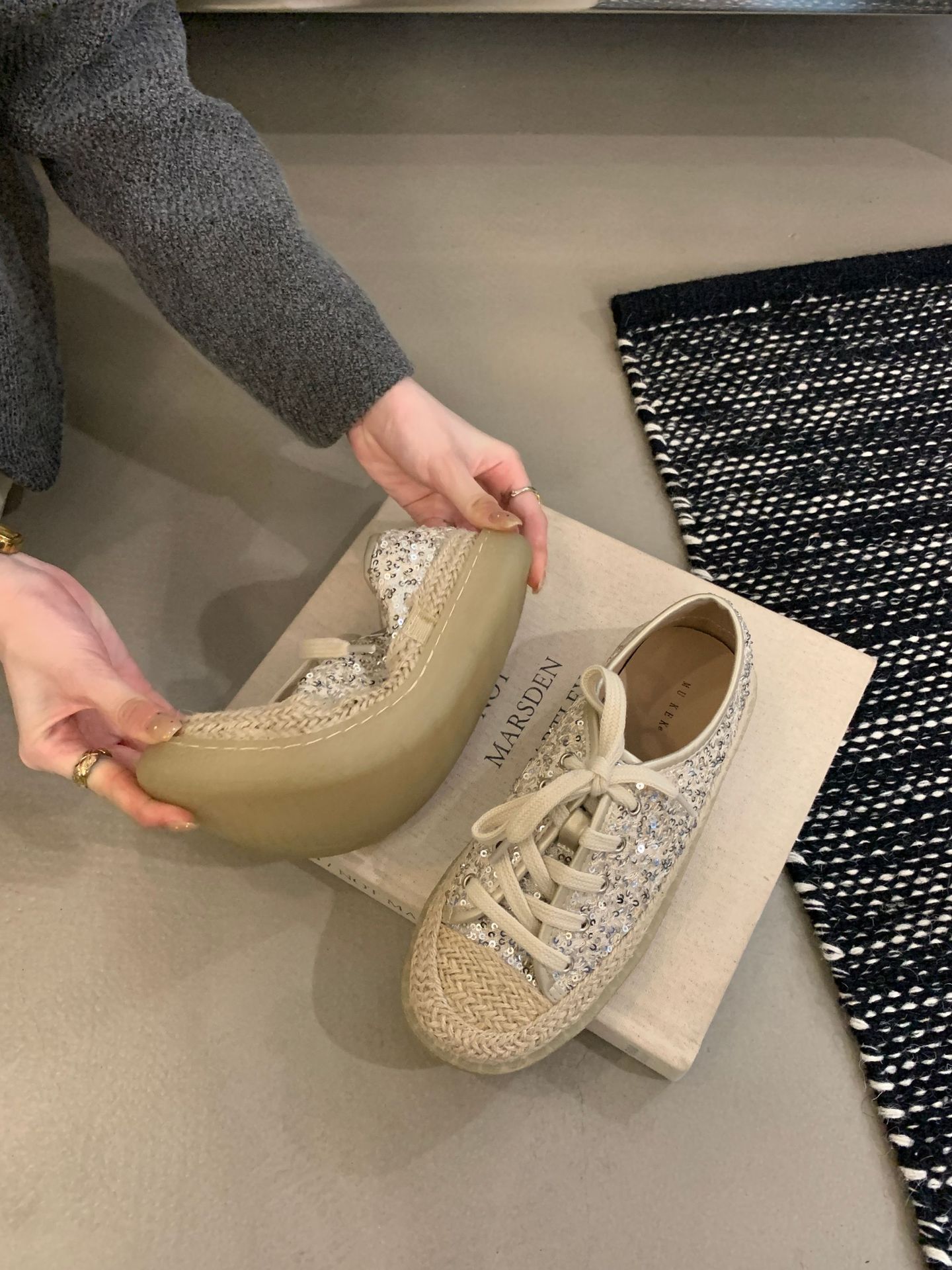French-style High-end Straw-woven Thick-soled Lace-up Sequined Fisherman For Women, Slip-on Loafers, Fashionable Casual_vogvips.com