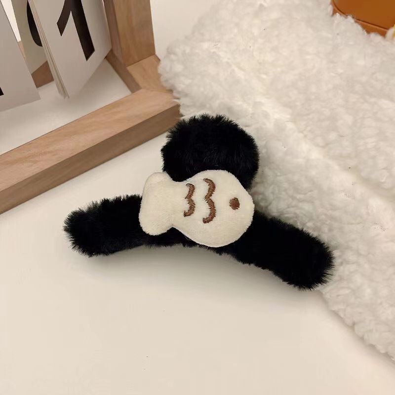 冬のぬいぐるみクリップの後頭部の大きい髪の毛がふわふわしています。|undefined