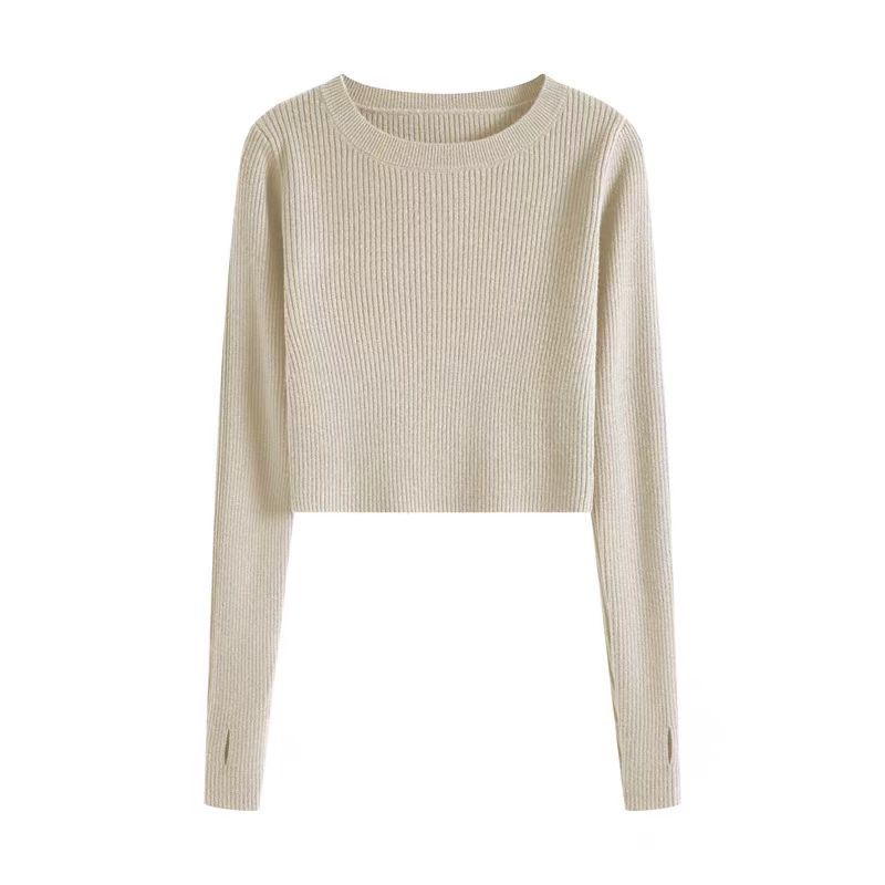 Sweater with a round collar