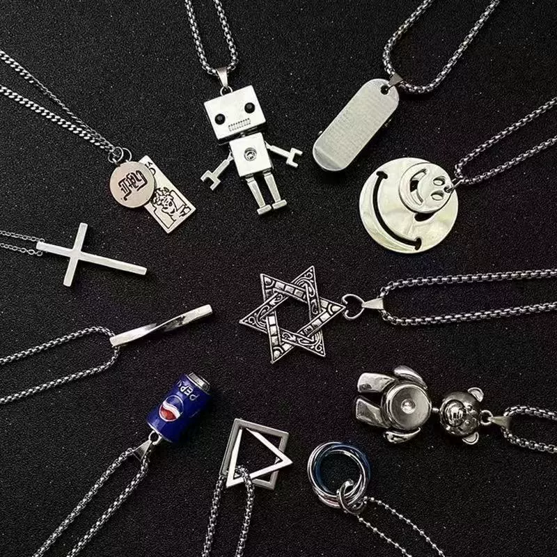 Titanium steel necklace men's fashion brand all-match clavicle chain light luxury niche design high-end Cuban pendant neck chain accessories