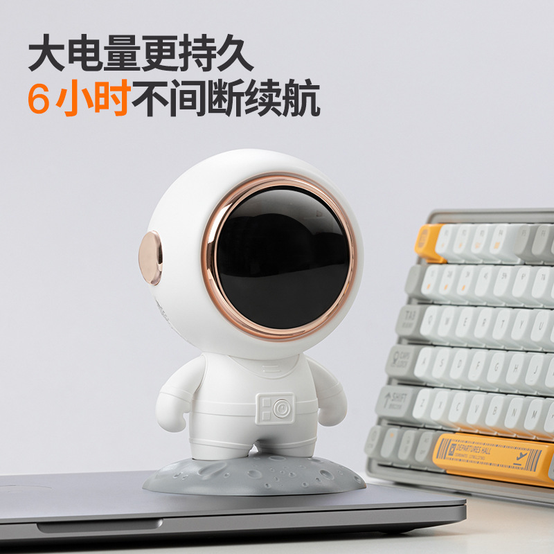 新商品宇宙飛行士の無線ブルートゥーススピーカーが可愛いです。|undefined