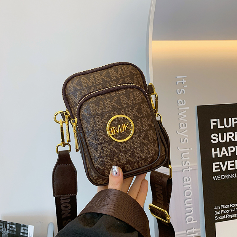 法式復古印花包包女2024新款三層手機包百搭寬肩帶單肩斜挎小方包