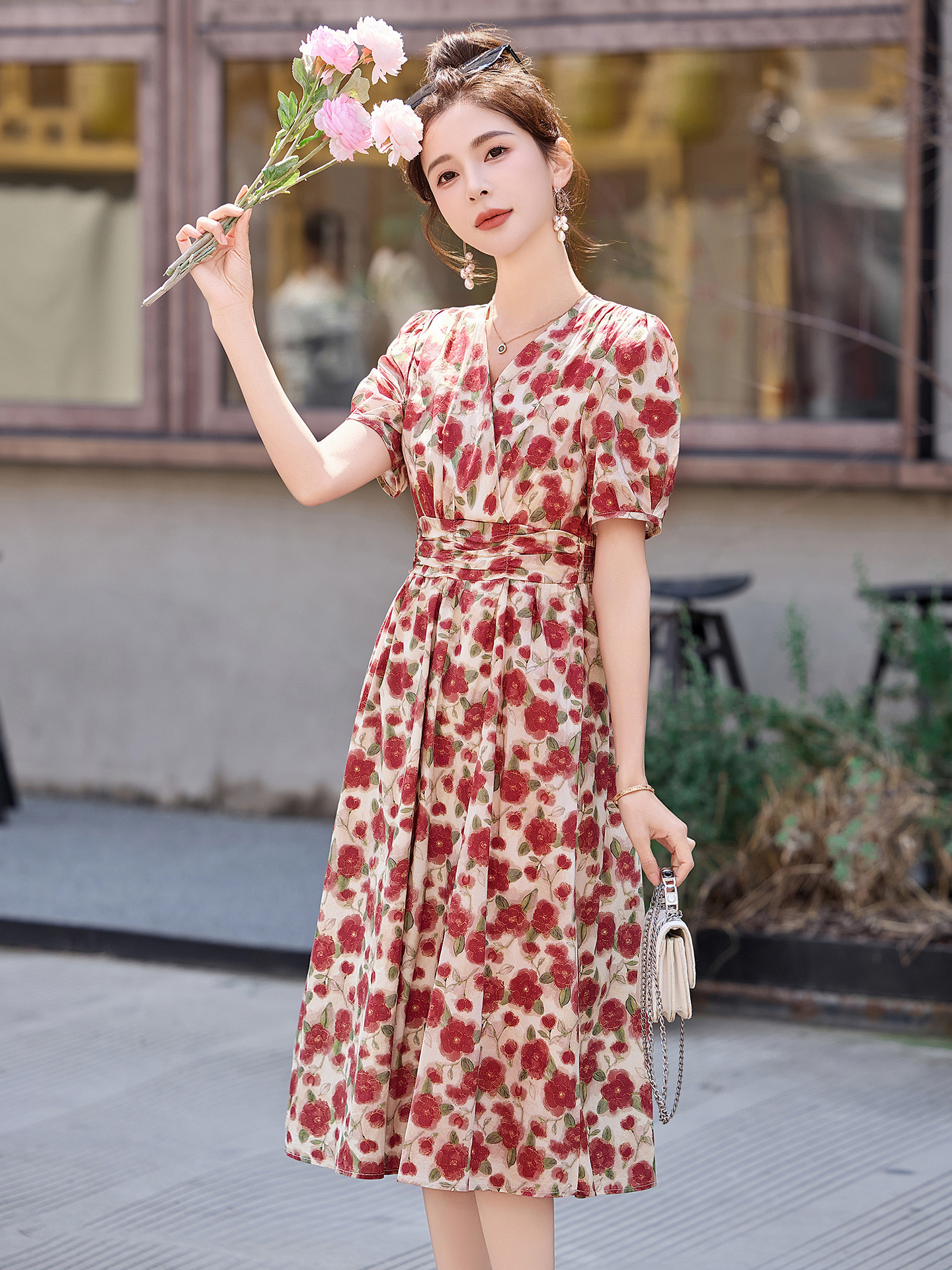 Đầm maxi nữ thắt eo cổ V in họa tiết thanh lịch — màu đỏ
